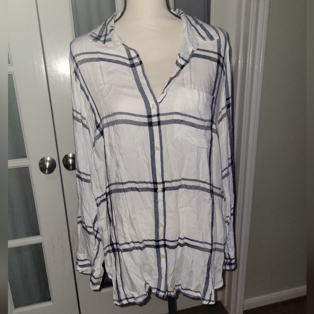 Old Navy Classic White And Blue Buttoned Shirt